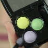 Bruker color correcting concealer