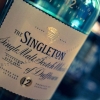 Drikker skotsk whisky