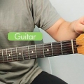 Spiller elektrisk gitar som nybegynner