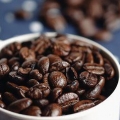 Lage kaffe med kaffepresse