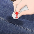 Hvordan fjerne oljeflekker fra jeans