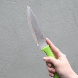 Kaste en kniv uten at den snurrer