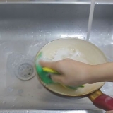 Rengjøring av en panne med non-stick belegg