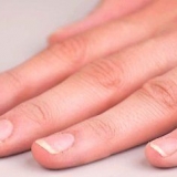Sette gel negler med tips