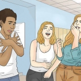Få folk til å like deg med en gang