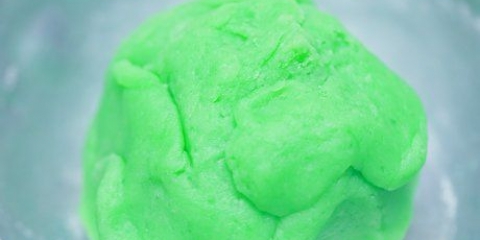 Gjør tørr play doh jevn igjen