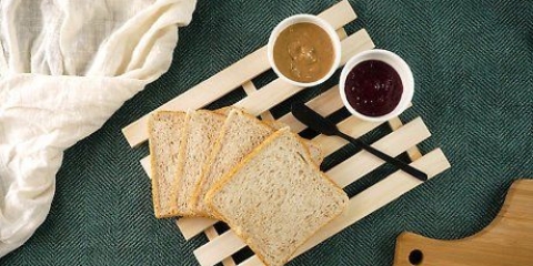 Lage en peanøttsmør og gelé sandwich