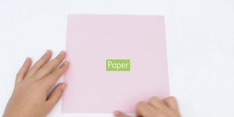 Lage en papirpyramide