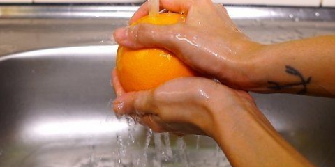 Å trekke ut eterisk olje fra fruktskall
