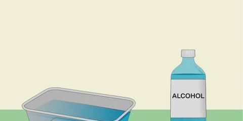 Få gule flekker ut av plast