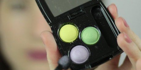 Bruker color correcting concealer
