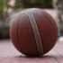 Spinn en basketball på fingeren